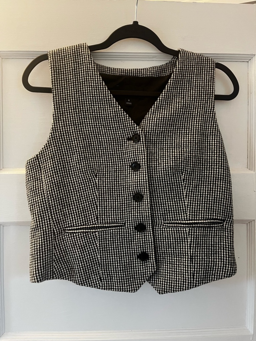 Banana Republic Black and White Houndstooth Button Vest, size 6
